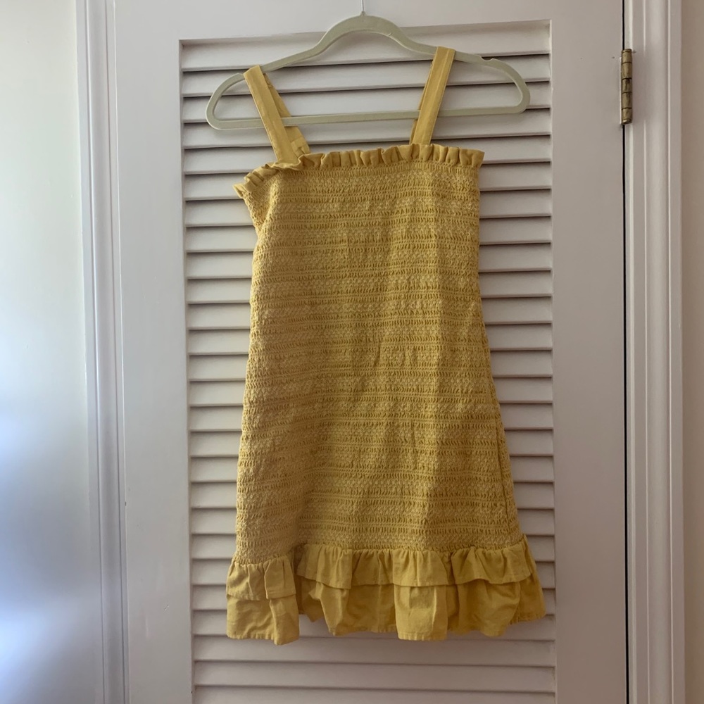 yellow dress